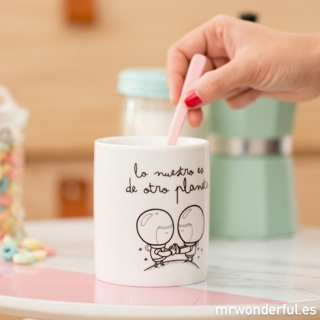 Taza "Lo nuestro es de otro planeta"